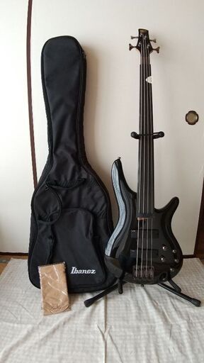 IBANEZ エレキベース スタンド・ケース付き