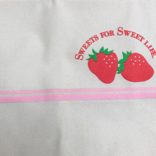 【ネット決済・配送】かわいい　ベージュ　ストロベリー　トートバッグ　スモール　ミディアムサイズ　便利　エコバッグ　ハンドバッグ　手提げ袋 Cute tote bag strawberry beige small medium size convenient ecobag handbag の画像