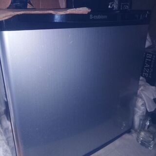 エスキュービズム　1ドア冷蔵庫　冷凍機能付の画像