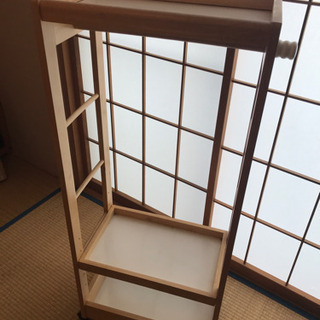 子供用木製ハンガーラックの画像