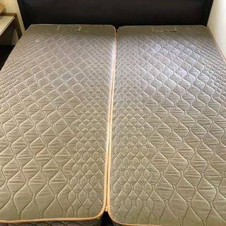 クイーンサイズベッド