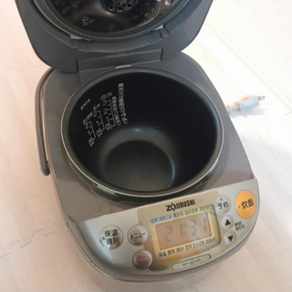 【取引中】 ZOJIRUSHI 2010年製　炊飯器の画像