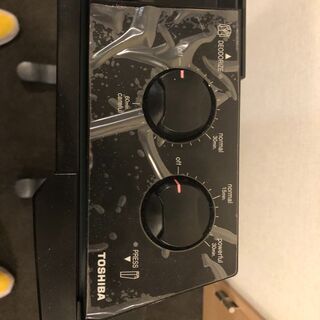 東芝縦型ズボンプレッサーの画像