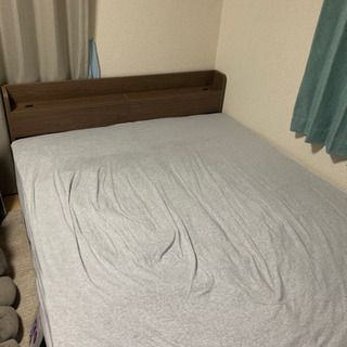 【美品】ダブルベッド　マットレス付　無料でお譲りしますの画像