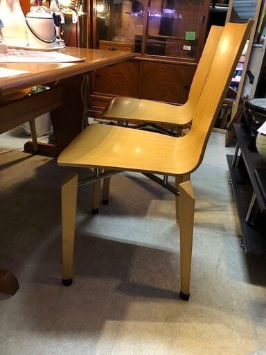 ⭐︎中古激安！　家具　ダイニングセット　テーブルと椅子４脚のセット　ニス仕上げ　椅子はベニヤ材曲木加工　【KBE067】　￥14,80