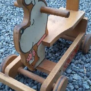 幼児向け木製乗用玩具