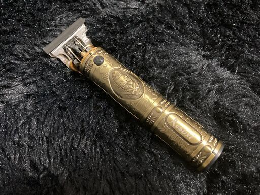 【配送・直接引渡OK】未使用品　凝っているデザイン！コードレスバリカン