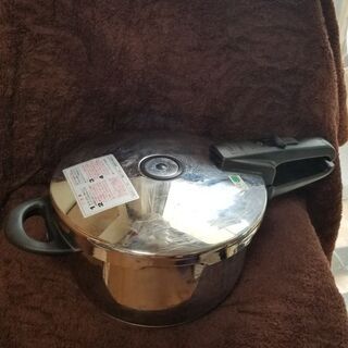 フィスラー　家庭用圧力鍋  4.5L　Fissler　中古品