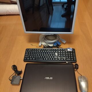 ノートパソコンとモニター一式