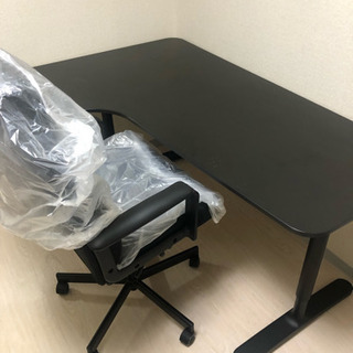 IKEAテーブルと棚