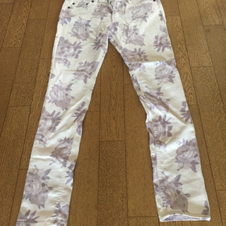 セシルマクビー花柄パンツ