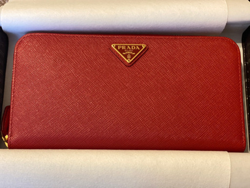 新品プラダ長財布