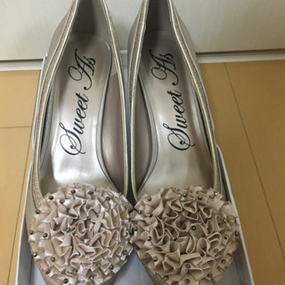 結婚式やパーティーに… ピンクベージュ色のパンプス