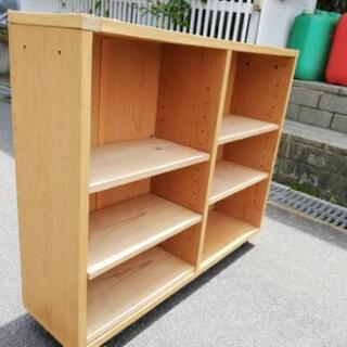 キャスター付き　収納棚