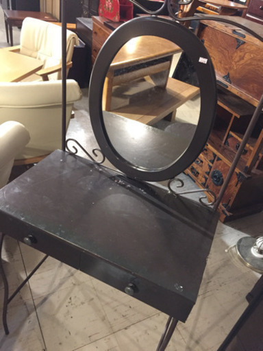 JF01856 アンティークなドレッサー