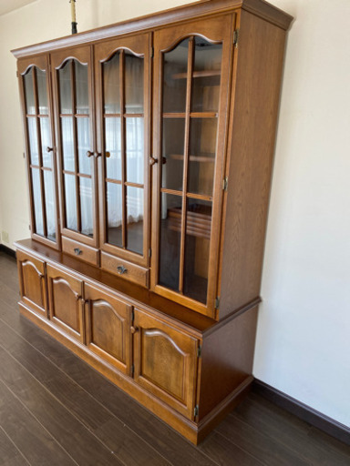 カリモク社製　食器棚　飾り棚　本棚　無垢材　【お引き取り予定決定済み】