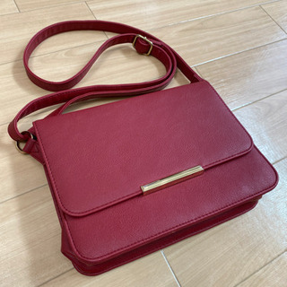 赤　ショルダーバッグ