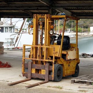 フォークリフト　自動車部品の製造の画像