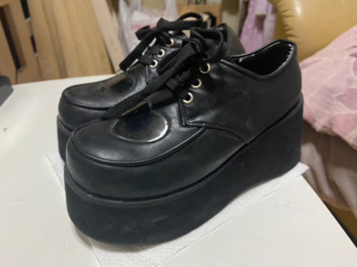身長が7センチ盛れます！ハート付き黒スニーカー風厚底