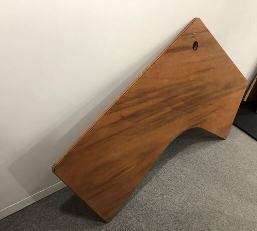 おしゃれな木製テーブル