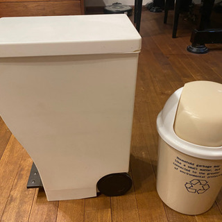 差し上げます　ゴミ箱2つ