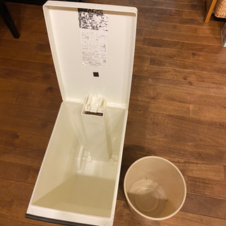 差し上げます　ゴミ箱2つの画像
