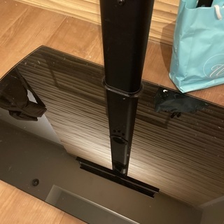 【取引中のため新規のご連絡お控えください】テレビ台（アジャスター付き）の画像