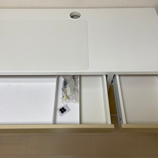 IKEA MICKE ミッケ デスクと引き出しセットの画像