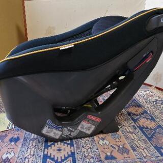 　美品タカタ製チャイルドシ−ト新生児~OKの画像