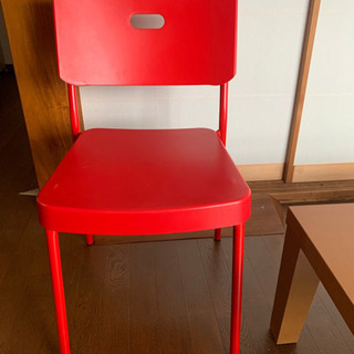 IKEAイス　レッド