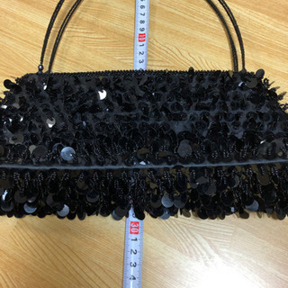 スパンコール　ドレスコード　ハンドバッグ　黒ブラック