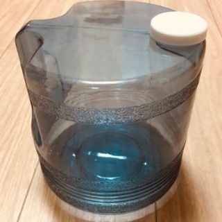 容器　4L