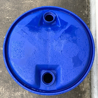 プラスチックドラム缶200リットル。雨水、農業用水。の画像