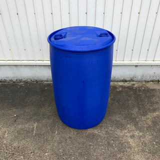 プラスチックドラム缶200リットル。雨水、農業用水。の画像