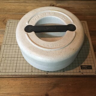 漬物容器と漬物石の画像
