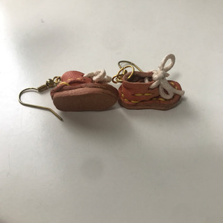 未使用　ピアス　靴　革　レザーの画像