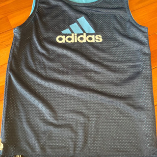 adidas リバーシブルタンクトップの画像