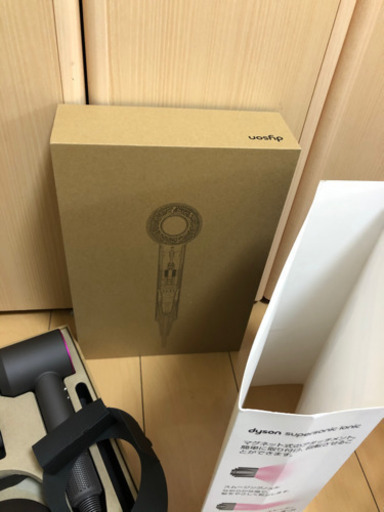 ドライヤー ダイソン dyson