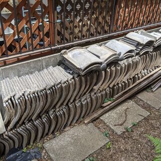 屋根瓦無料で差し上げます。