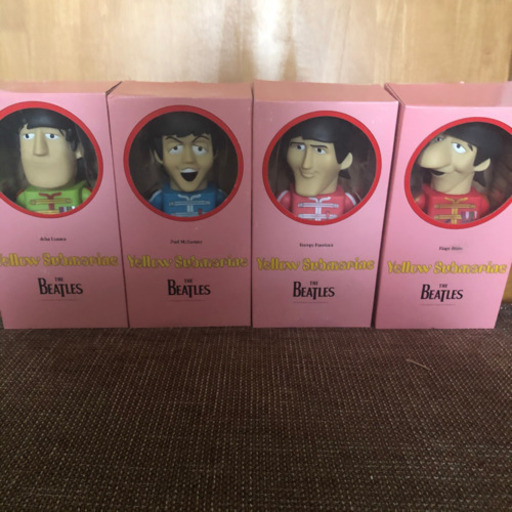 箱付きビートルズ フィギュア 4体1セット ジョン・レノン ポール・マッカートニー ジョージ・ハリスン リンゴ・スター イエローサブマリン