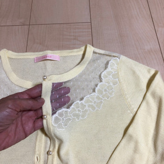 カーディガン   胸元チュール  M   イエローの画像