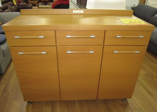 R219 キッチンカウンターキャスター付、キッチンキャビネット コンセント2口付幅120 美品