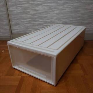 押入れ衣装ケース（２つ）