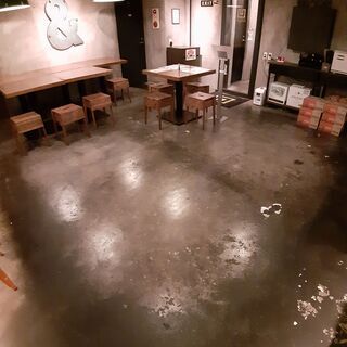 飲食店の厨房床・フロア床をキレイに清掃できませんか？