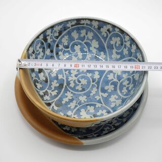 【中古】深めの大皿と平皿のセットの画像