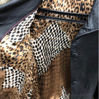 革ジャン　豹柄　イタリアの画像