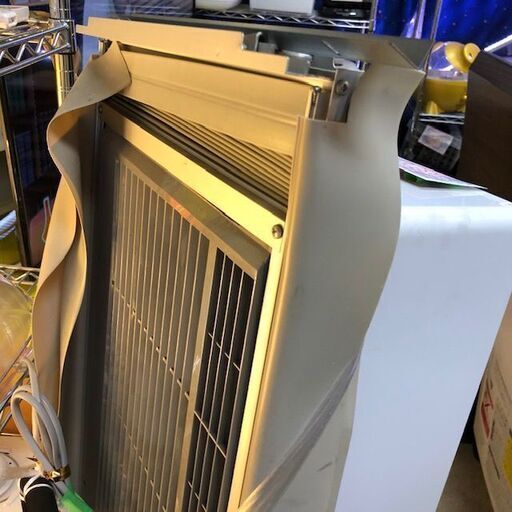 中古激安！　窓用エアコン　Haier　ルームエアコンウインド形　冷房専用 　通電確認済　2019年製　JA-16T  本体サイズ：幅3 Amazon | JA-16T-W(ホワイト) Haier Live Series ウィンドエアコン 