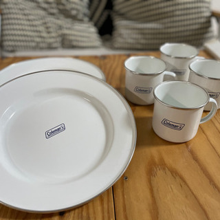 コールマン　キャンプディッシュセット　琺瑯　お皿4つ　カップ4つ...