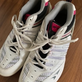 バトミントン　シューズ　27㎝の画像