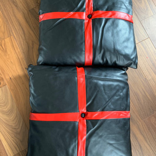 皮 クッションの画像